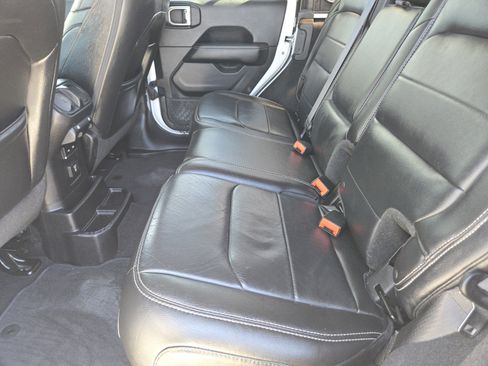 Used 2018 Jeep Wrangler Unlimited Sahara AWD/4WD image 28