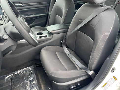 Used 2025 Nissan Altima 2.5 SV image 35