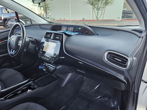 Used 2022 Toyota Prius Prime LE image 19