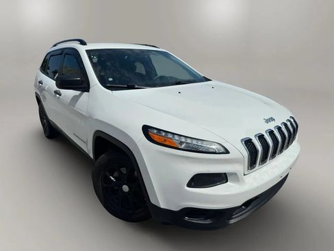 Used 2016 Jeep Cherokee Sport FWD image 2