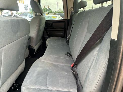 Used 2017 RAM 1500 Express RWD image 19