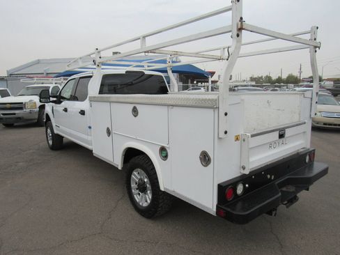 Used 2018 Ford F350 XLT AWD/4WD image 8