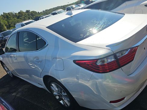 Used 2015 Lexus ES 300h w/ Navigation System Package FWD image 5
