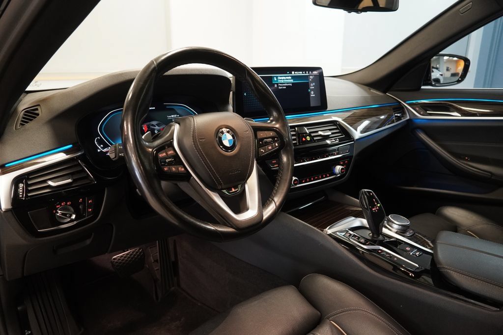 Used 2021 BMW 530e xDrive w/ Parking Assistance Package AWD/4WD image 7