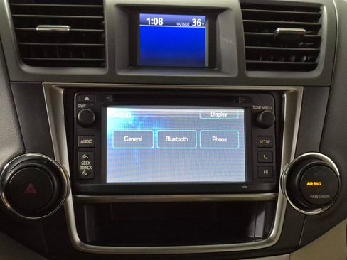 Used 2013 Toyota Highlander FWD image 18