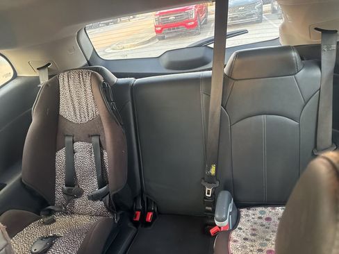 Used 2017 Chevrolet Traverse LT image 15