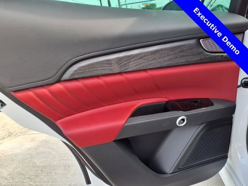 New 2025 Maserati Grecale GT image 12