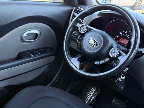Used 2017 Kia Soul + FWD image 44