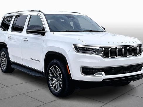 Certified 2025 Jeep Wagoneer 4WD image 3