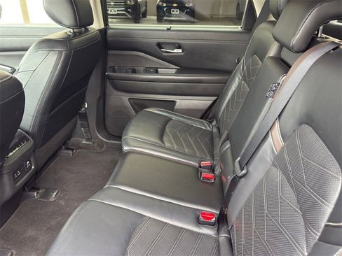 Used 2023 Nissan Pathfinder Platinum w/ Lighting Package (N92) image 33