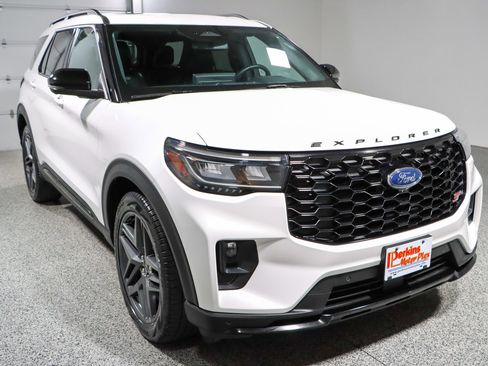 Used 2025 Ford Explorer ST AWD/4WD image 5