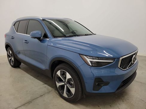 Certified 2024 Volvo XC40 B5 Plus w/ Protection Package Premier image 4