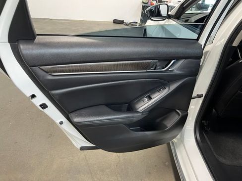 Used 2019 Honda Accord Touring image 19