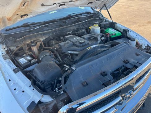 Used 2018 RAM 5500 Tradesman w/ Power & Remote Entry Group AWD/4WD image 19