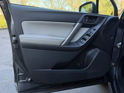 Used 2017 Subaru Forester 2.5i w/ Alloy Wheel Package image 19