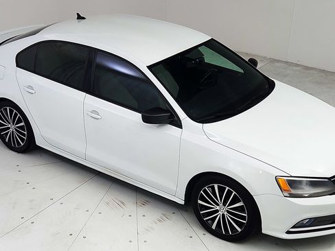 Used 2016 Volkswagen Jetta Sport FWD image 13