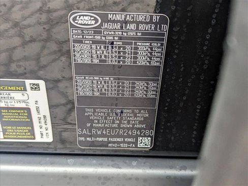 New 2024 Land Rover Discovery Metropolitan Edition image 19