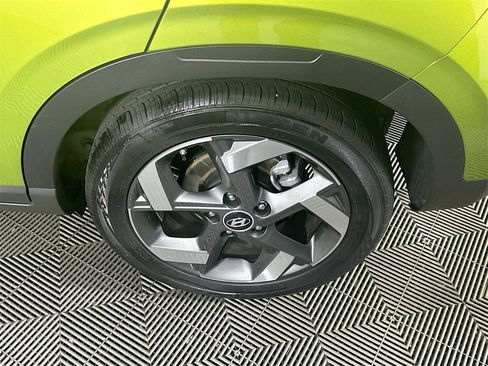 Used 2024 Hyundai Venue SEL image 32