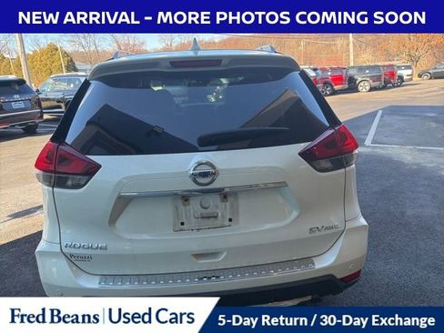 Used 2019 Nissan Rogue SV w/ Premium Package image 7