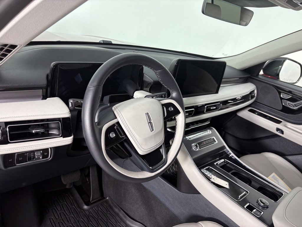 Used 2026 Lincoln Aviator AWD w/ Jet Appearance Package image 20
