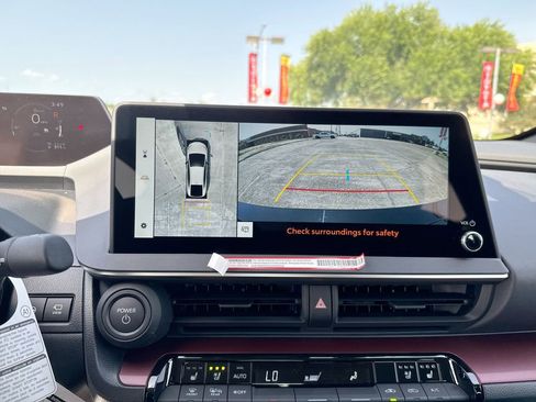 New 2025 Toyota Prius Plug-In Hybrid FWD image 28