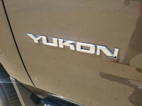 Used 2016 GMC Yukon SLT AWD/4WD image 39