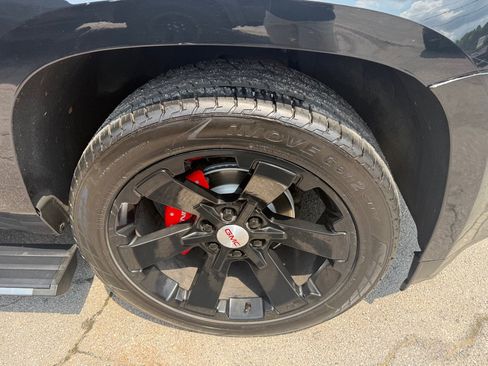 Used 2015 GMC Yukon Denali w/ Premium Package AWD/4WD image 17