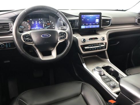 Used 2024 Ford Explorer XLT w/ Equipment Group 202A AWD/4WD image 2