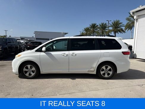 Used 2015 Toyota Sienna LE FWD image 2