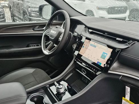 New 2026 Jeep Grand Cherokee Altitude image 11