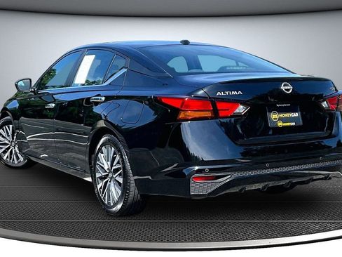 Used 2024 Nissan Altima 2.5 SV FWD image 4