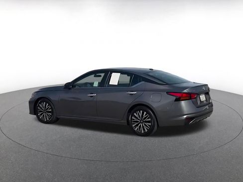 Used 2024 Nissan Altima 2.5 SV image 9