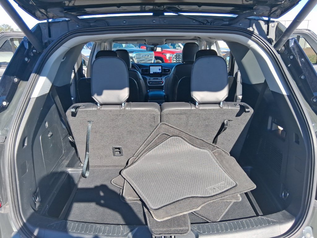 Used 2023 Ford Explorer XLT AWD/4WD image 18