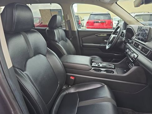 Used 2025 Honda Pilot EX-L image 10
