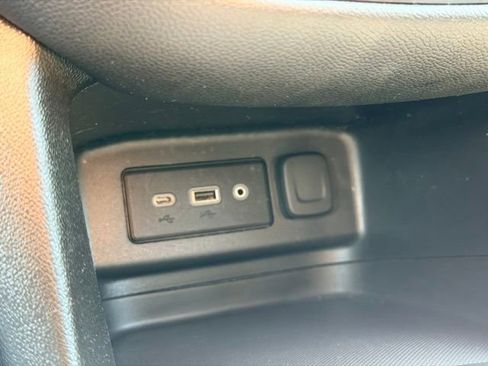 Used 2019 Chevrolet Equinox LT w/ Driver Convenience Package FWD image 16