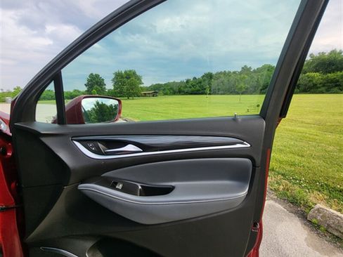 Used 2018 Buick Enclave Essence FWD image 30