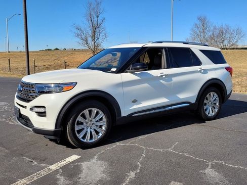 Used 2024 Ford Explorer King Ranch w/ Technology Package RWD image 3