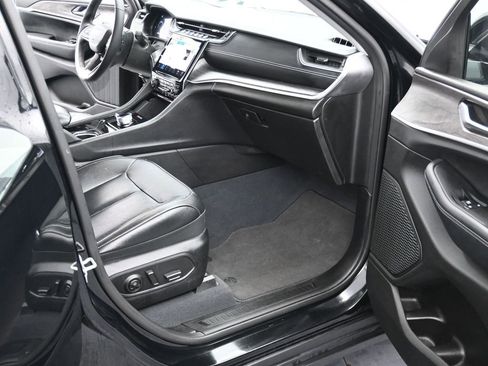 Used 2023 Jeep Grand Cherokee Limited image 18