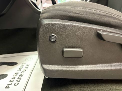 Used 2016 Chevrolet Colorado LT w/ LT Convenience Package image 9