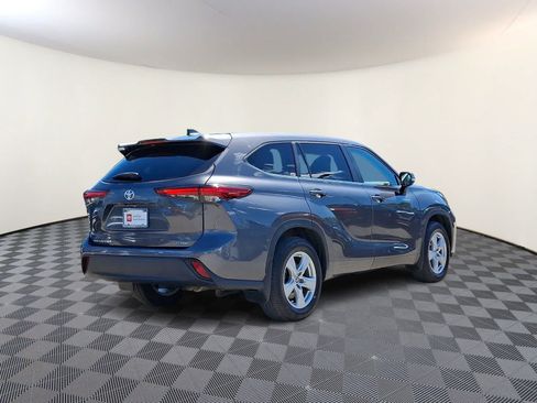 Used 2023 Toyota Highlander LE AWD/4WD image 6