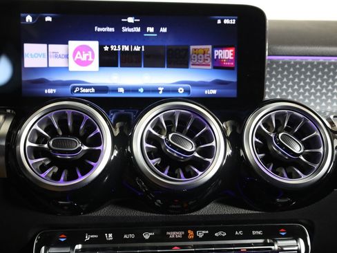 Certified 2025 Mercedes-Benz GLB 250 4MATIC image 21