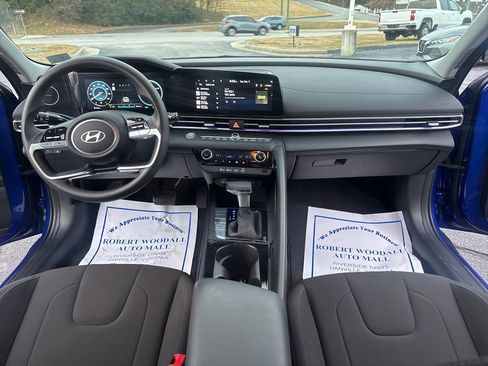 Used 2024 Hyundai Elantra Blue image 18