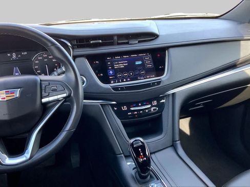 Certified 2024 Cadillac XT6 Luxury FWD image 7