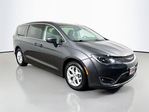 Used 2017 Chrysler Pacifica Touring Plus w/ Tire & Wheel Group image 15