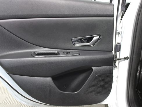 Used 2021 Hyundai Elantra SEL FWD image 18