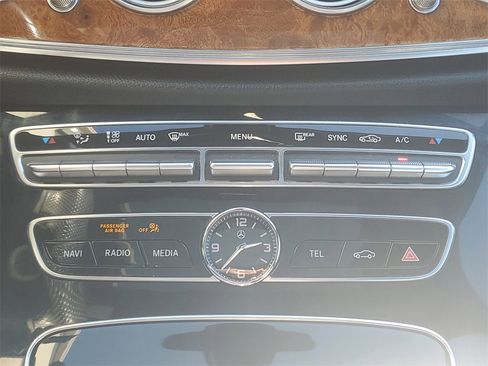 Used 2018 Mercedes-Benz E 300 4MATIC w/ Premium 1 Package image 31