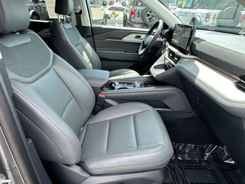 New 2026 Ford Explorer Active w/ Active Comfort Package RWD image 17