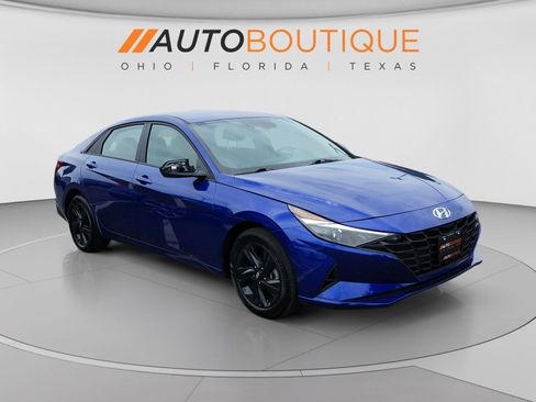 Used 2023 Hyundai Elantra SEL w/ Cargo Package FWD image 8