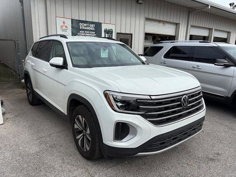 Certified 2025 Volkswagen Atlas SE image 2