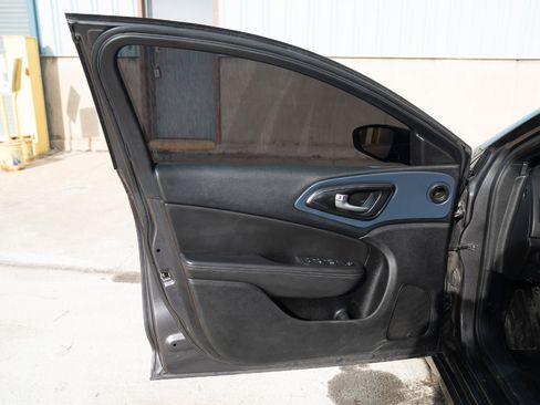 Used 2016 Chrysler 200 S w/ Comfort Group image 18